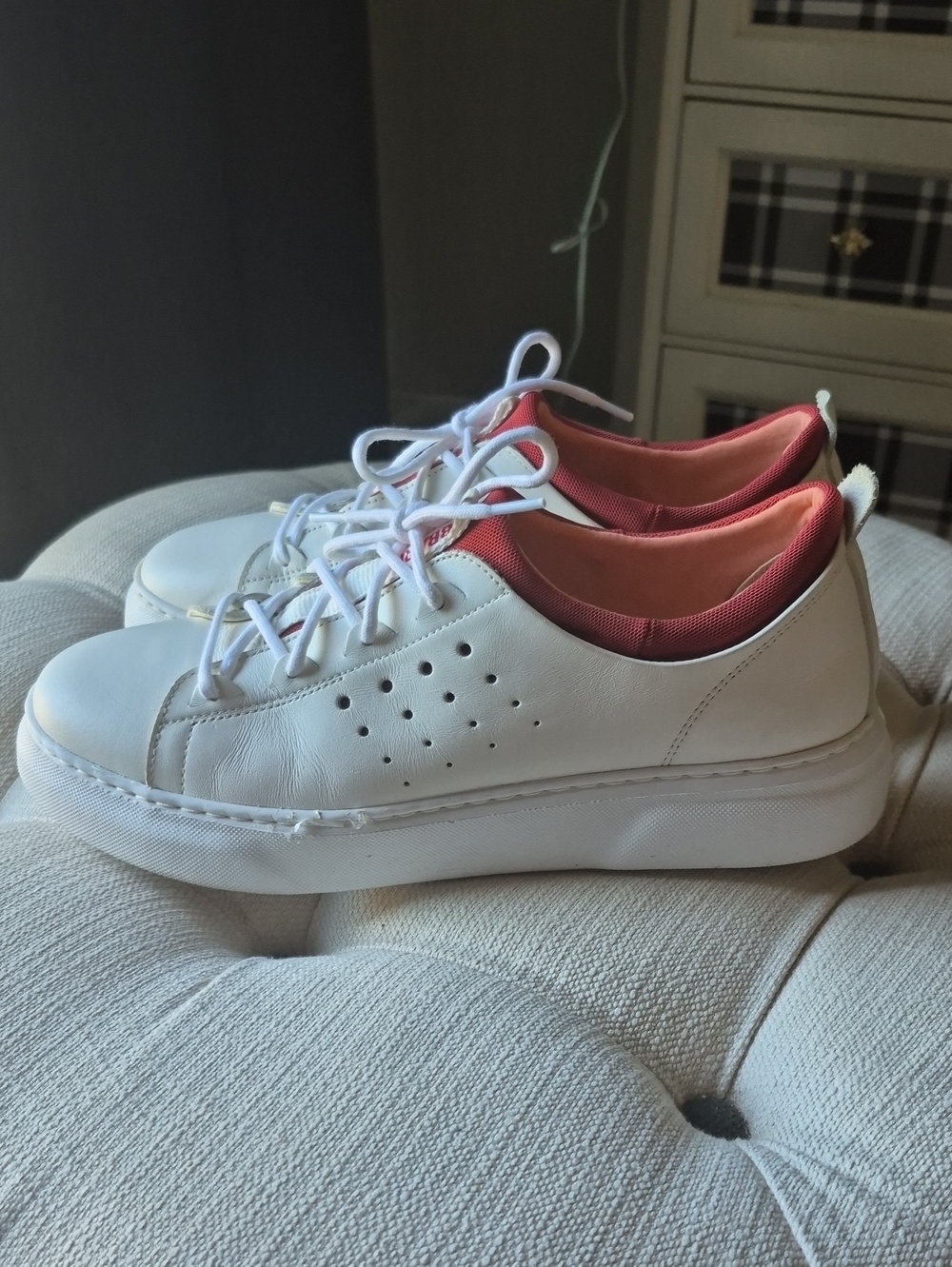 Sam Hubbard Flight White/Red Leather Sneakers Like New Sz. 9.5
